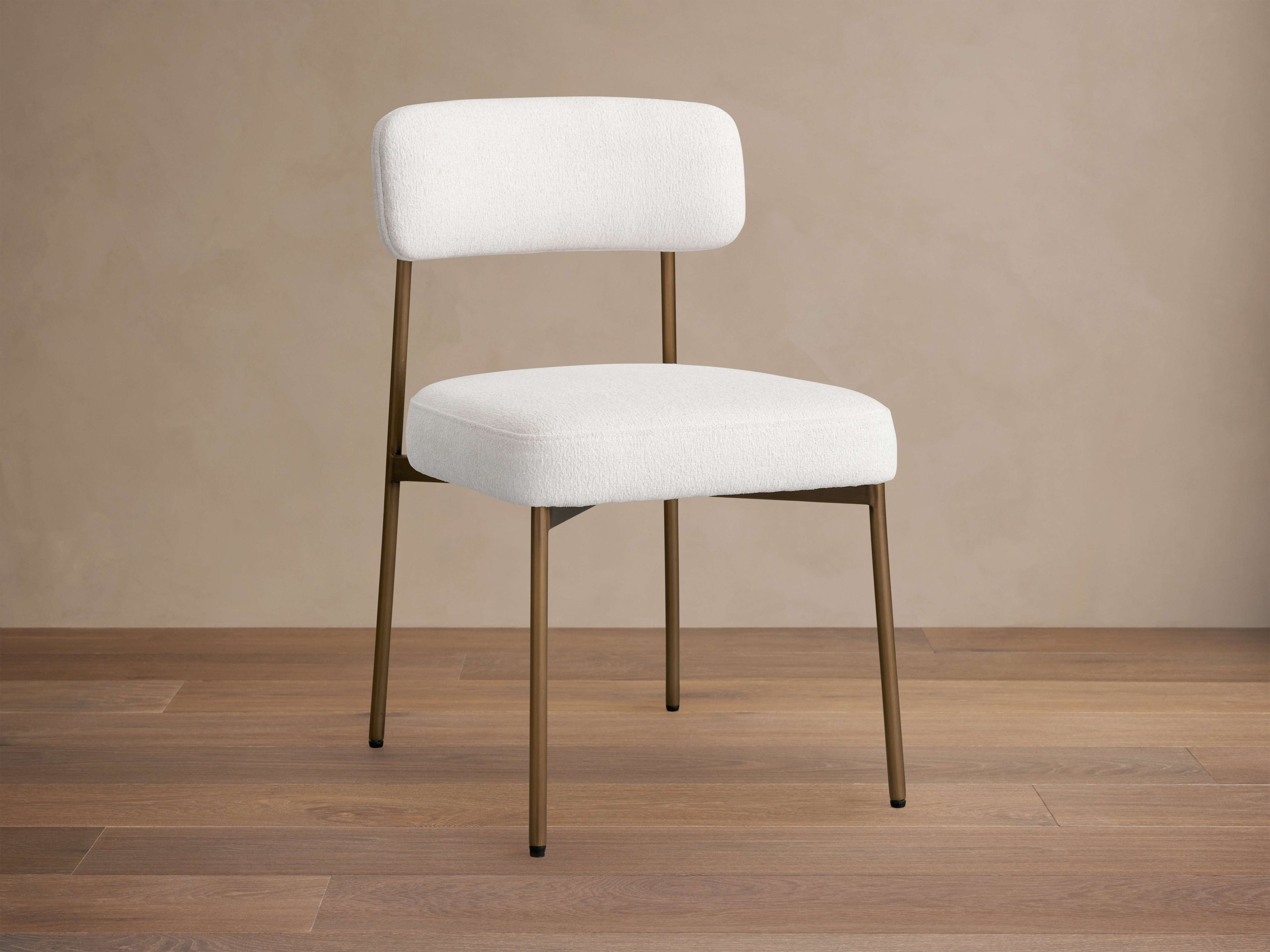 Chaise de salle à manger Billie en laiton antique et cuir Cushing Mellow