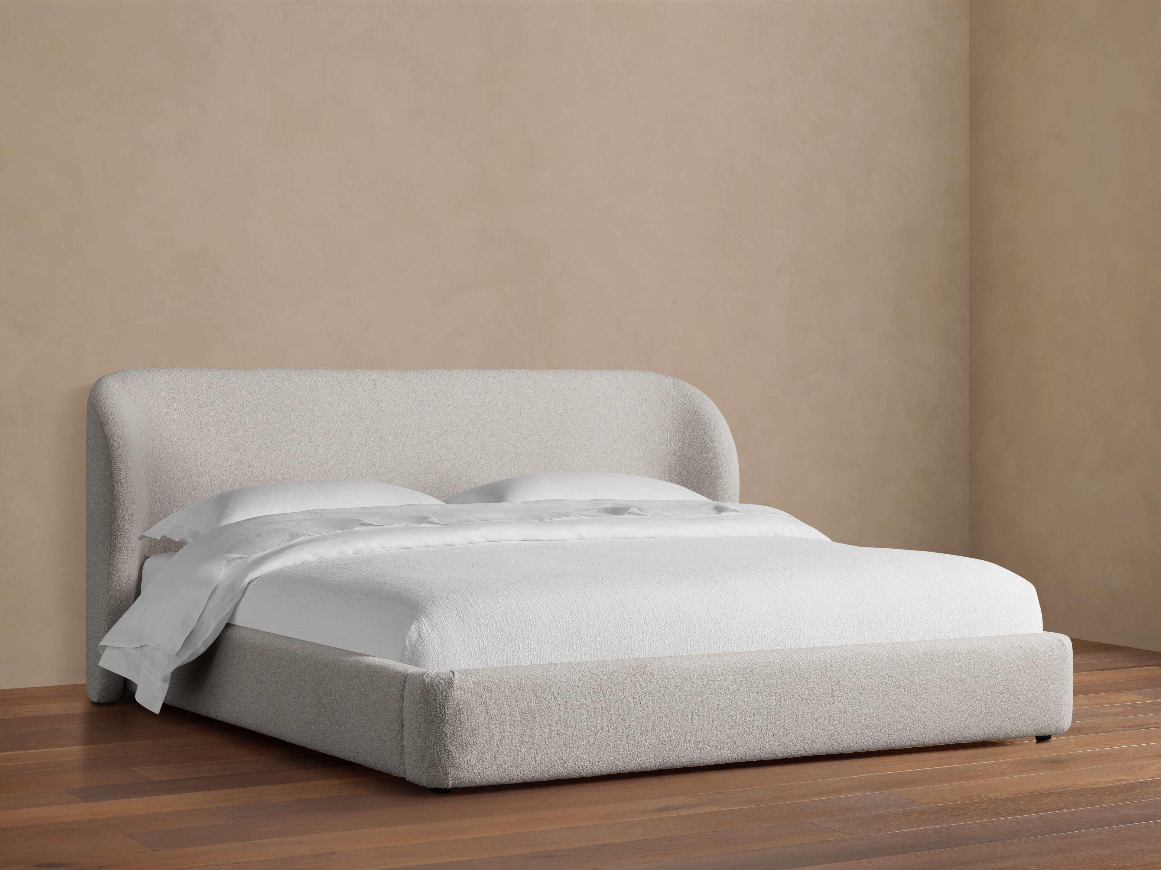 Adalynn Bed in Promise Sugar