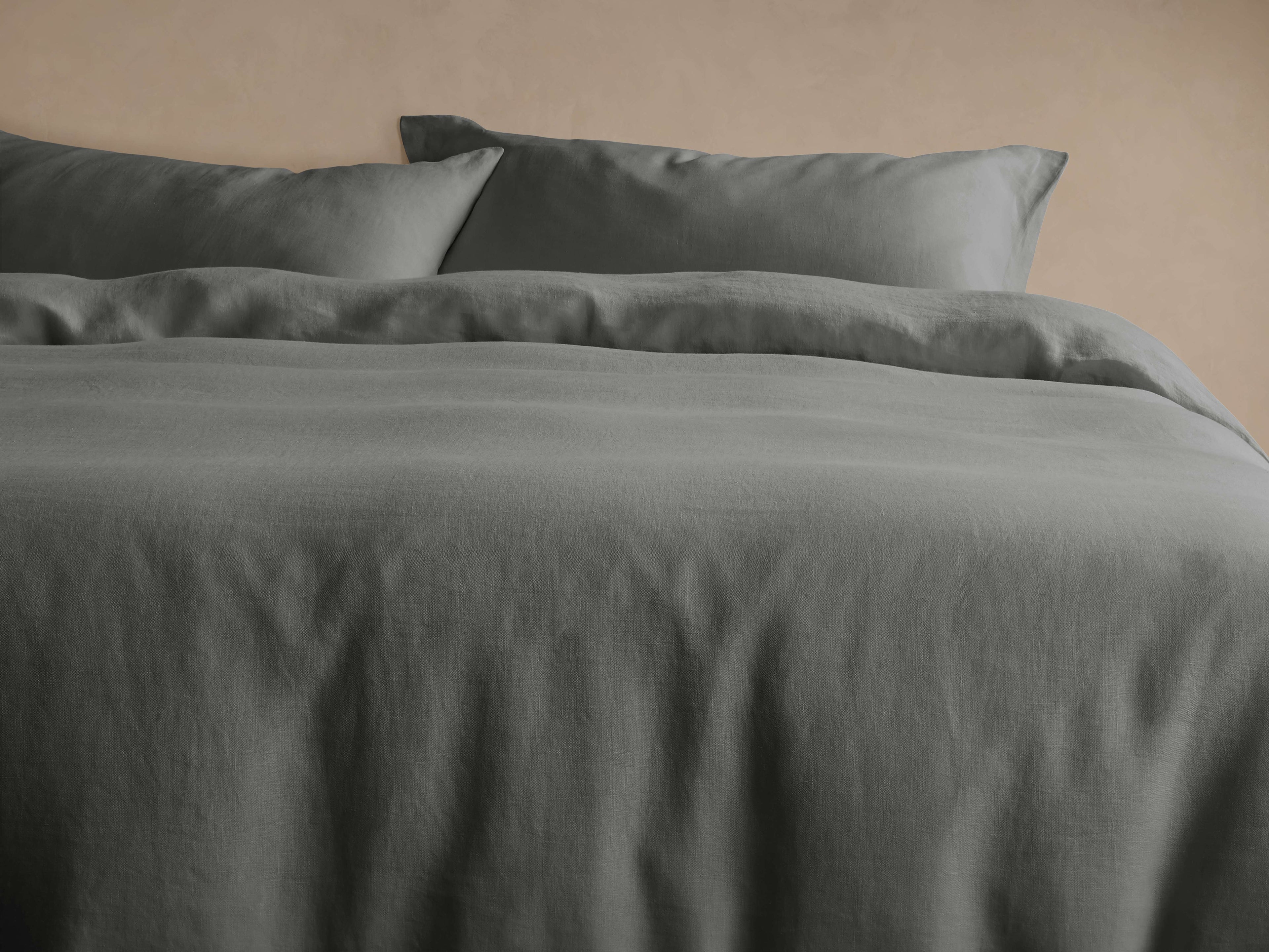 Parure de lit en lin italien teint en pièce, couleur anthracite
