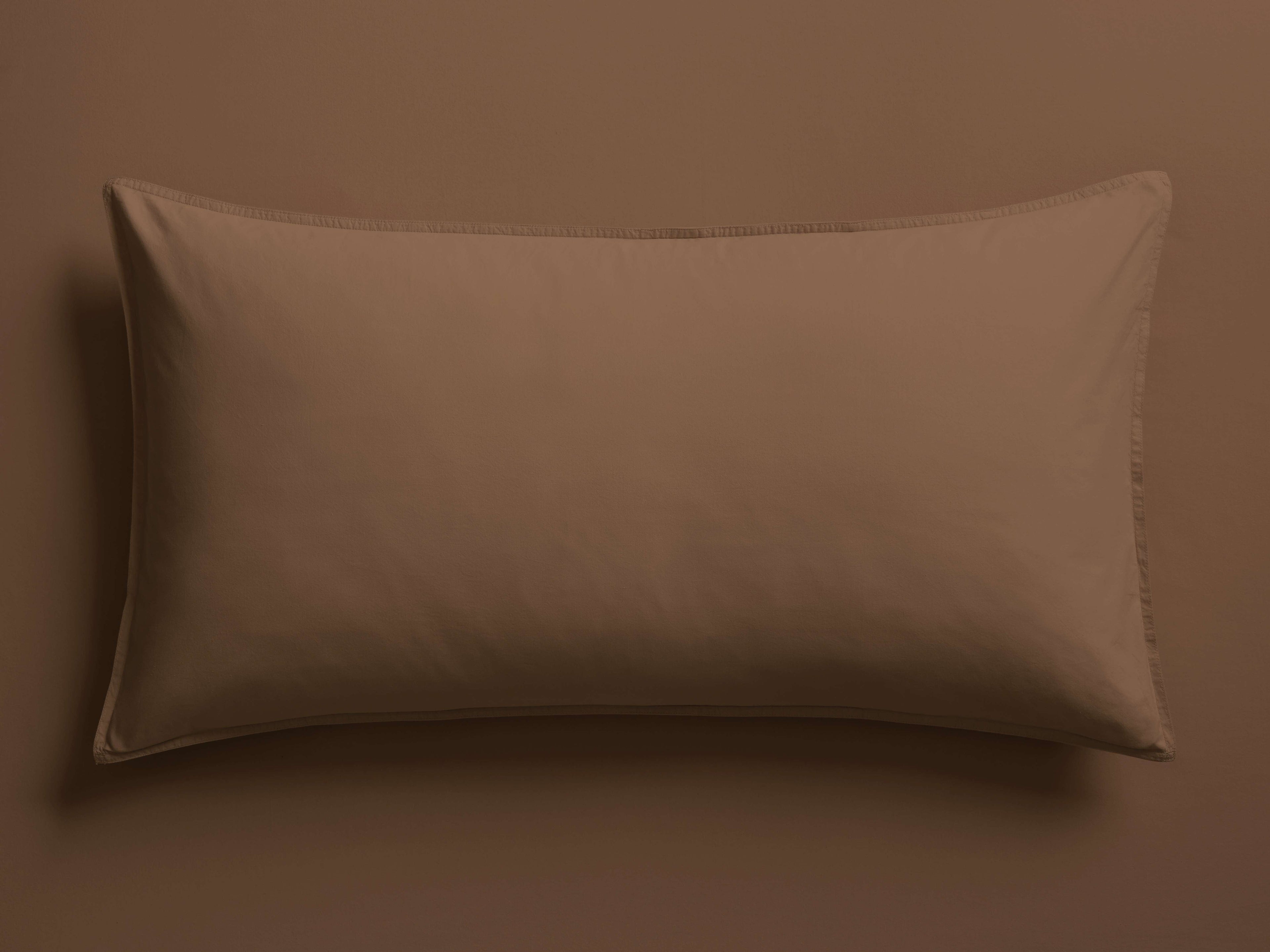 Housse de coussin en percale italienne teinte en argile