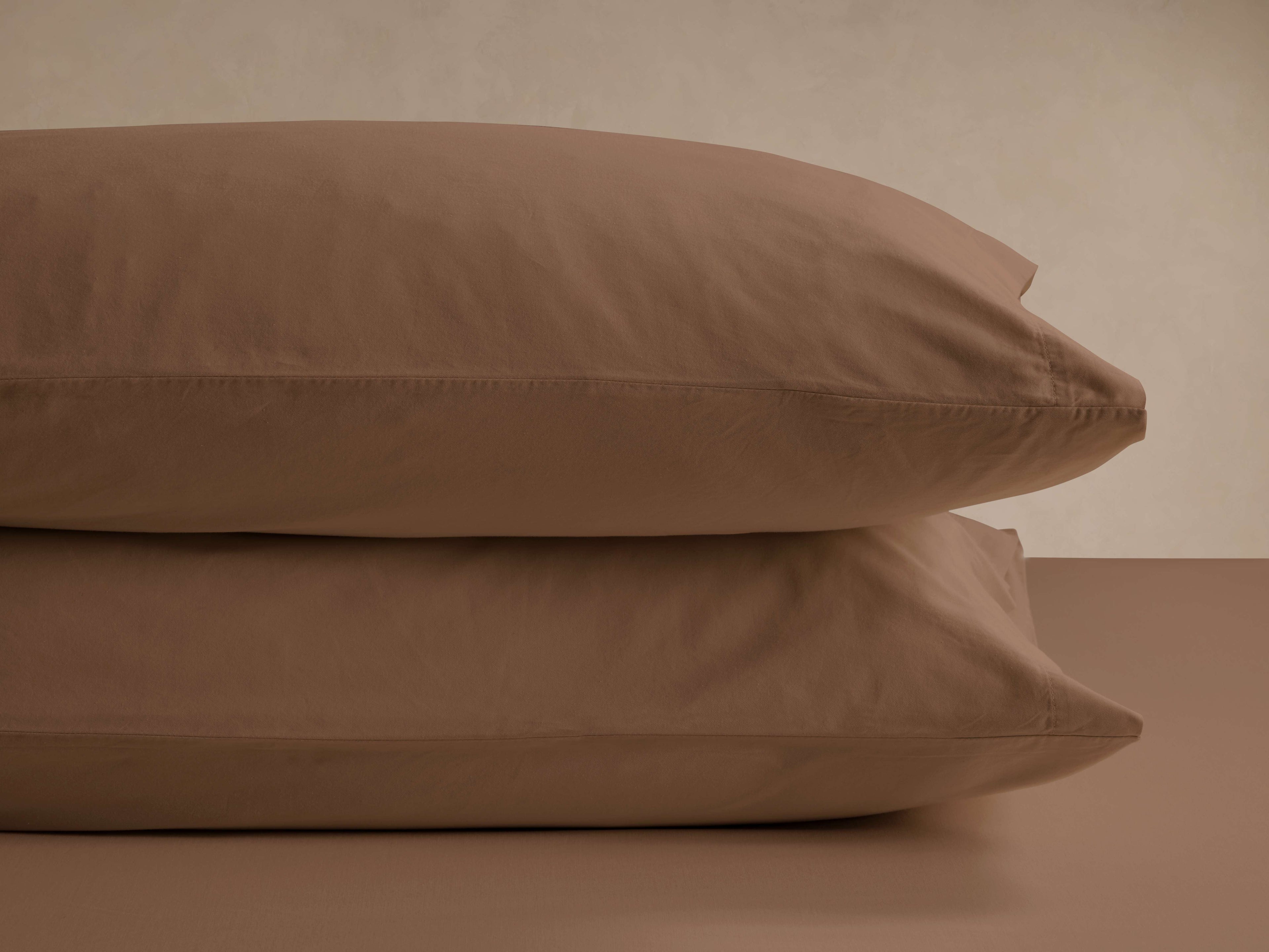 Taies d'oreiller King size en satin italien teint en pièce, couleur argile (lot de 2)