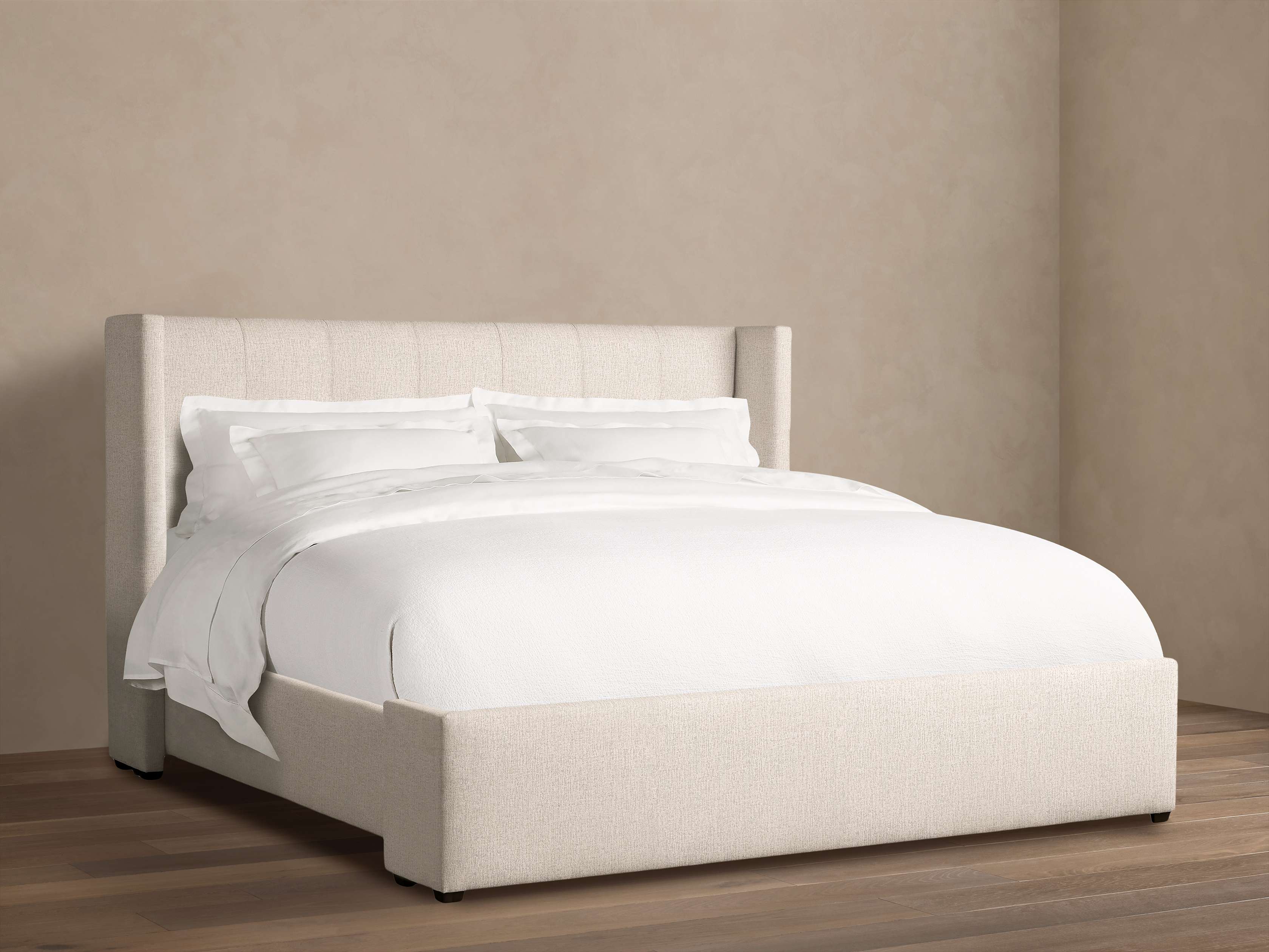 Lit Wyller à capitonnage carré avec pied de lit bas