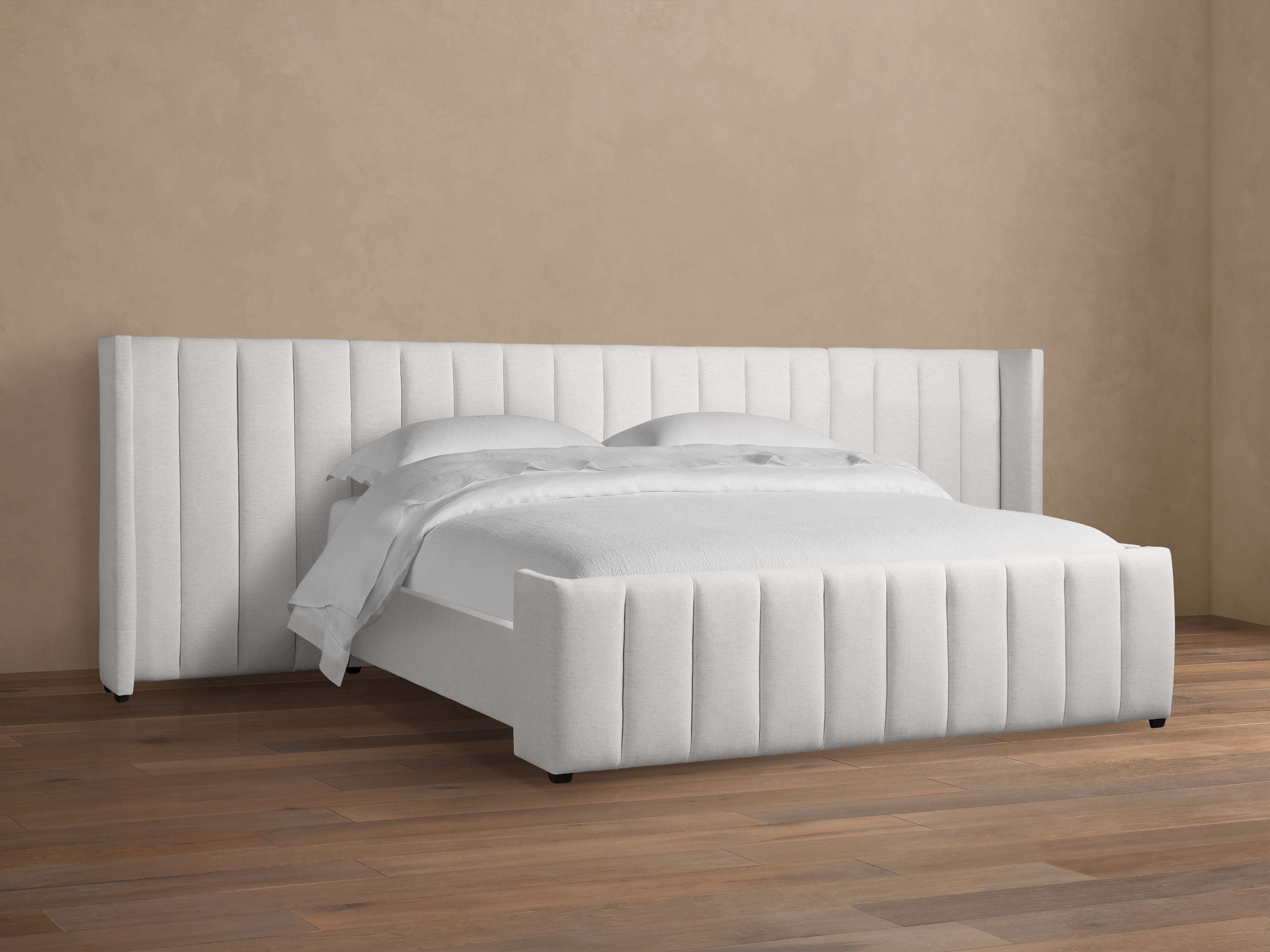 Lit Wyller à tête de lit allongée avec coutures en canal et pied de lit haut