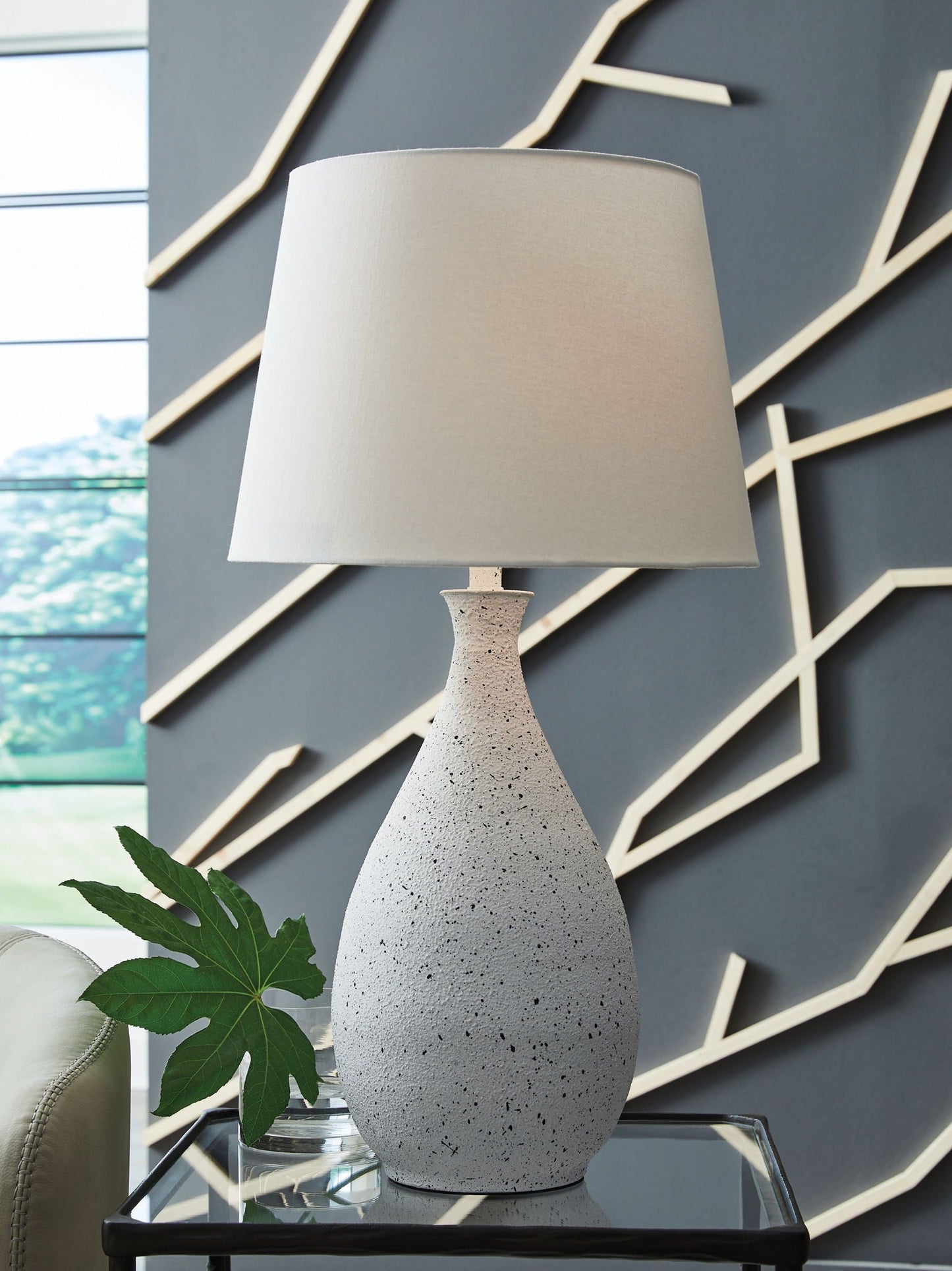 Wyattford - Blanc / Noir - Lampe de table en métal