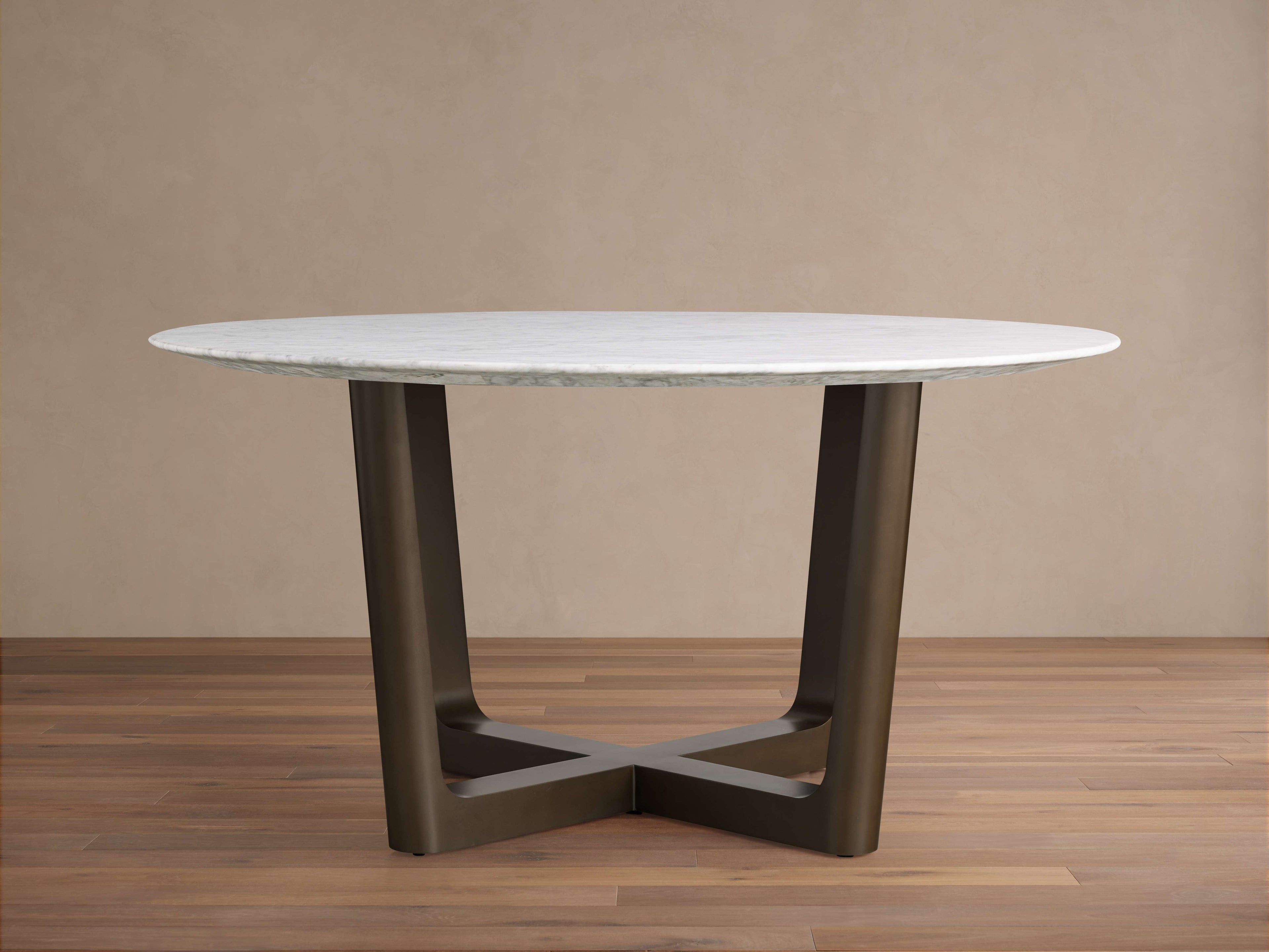 Table à manger ronde en pierre Saint Germain avec base Rennes en métal