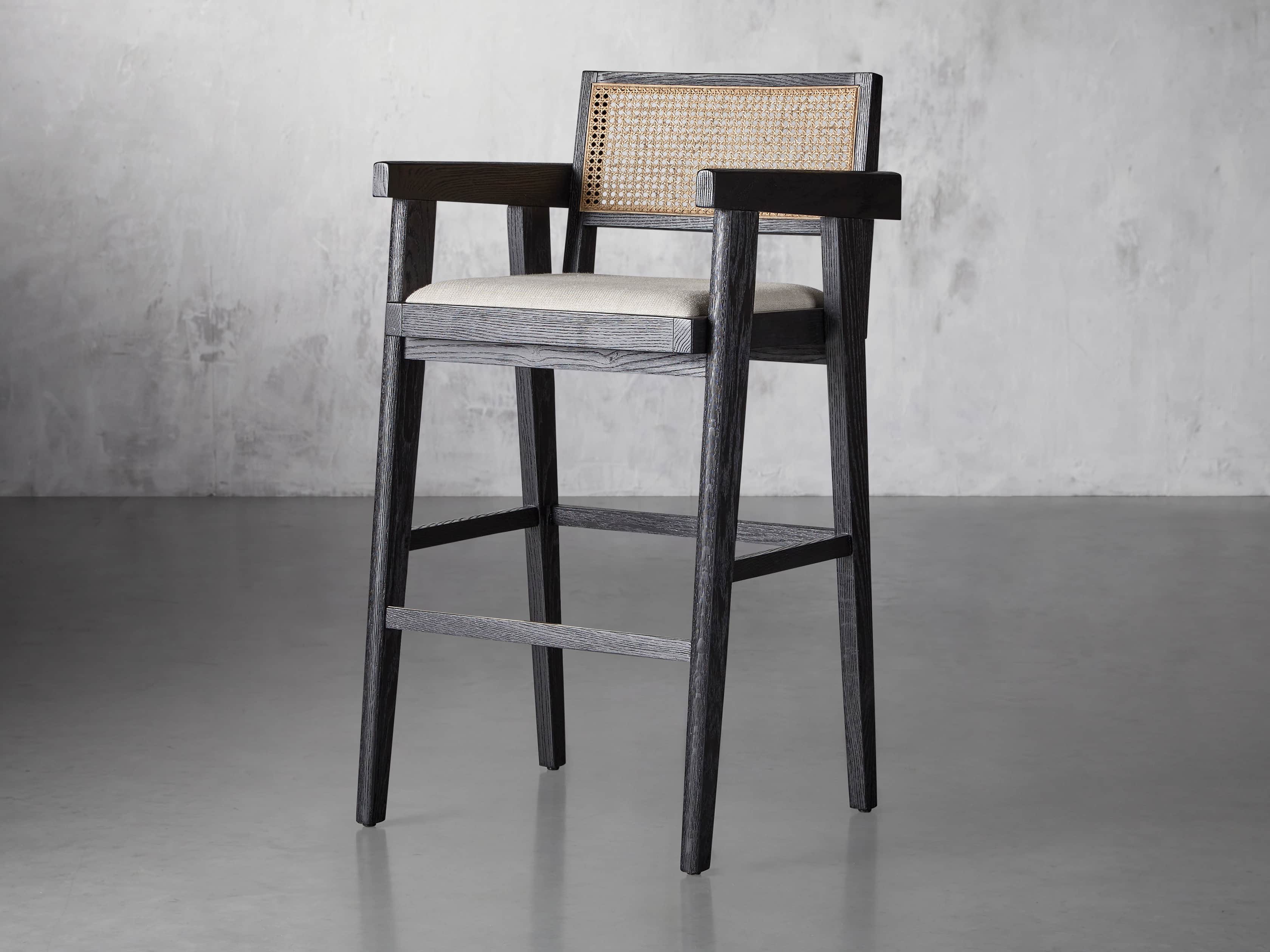 Tabouret de bar Kroy avec dossier en rotin