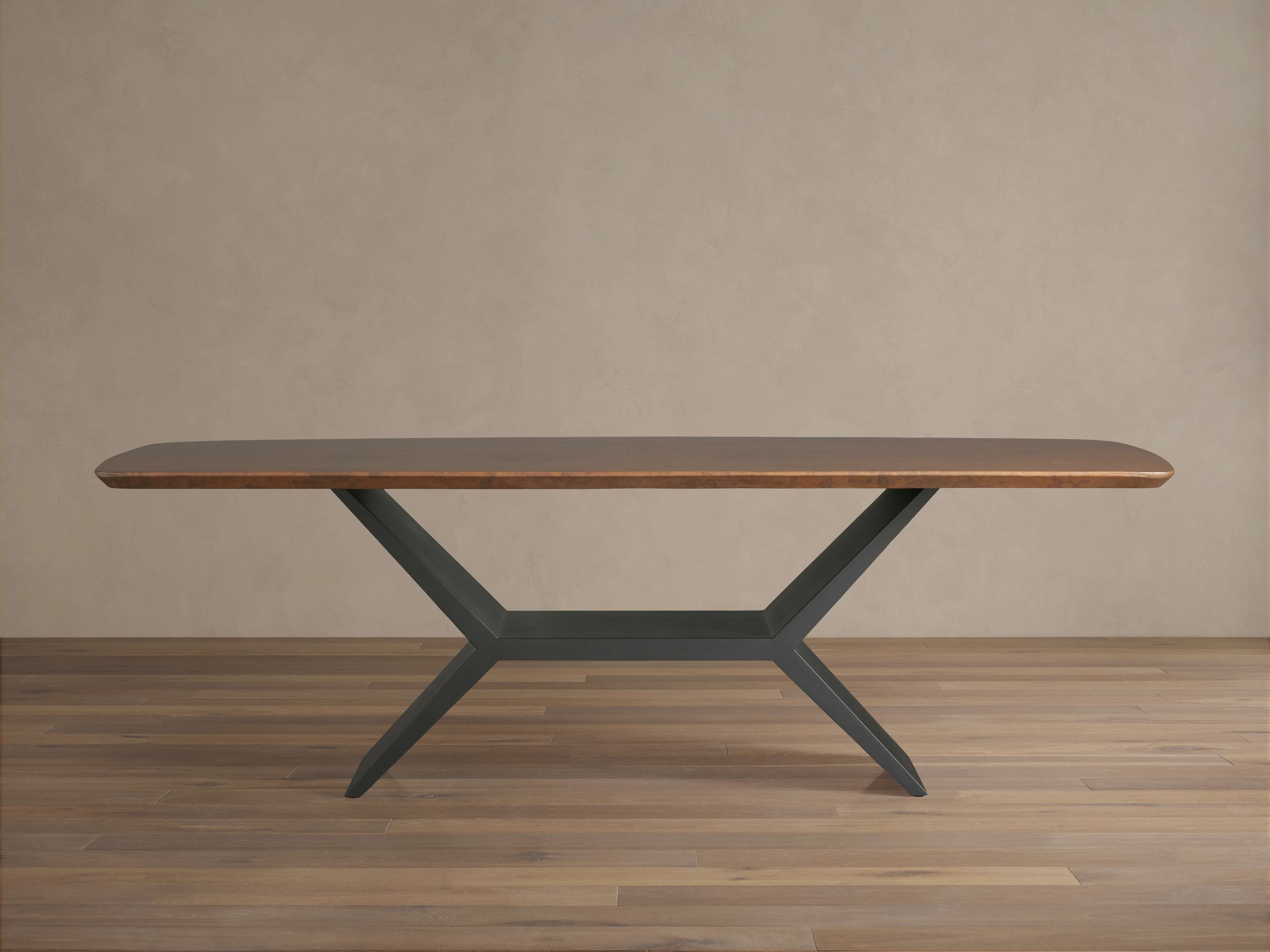 Table à manger en terre cuite et cuivre avec base Vertex