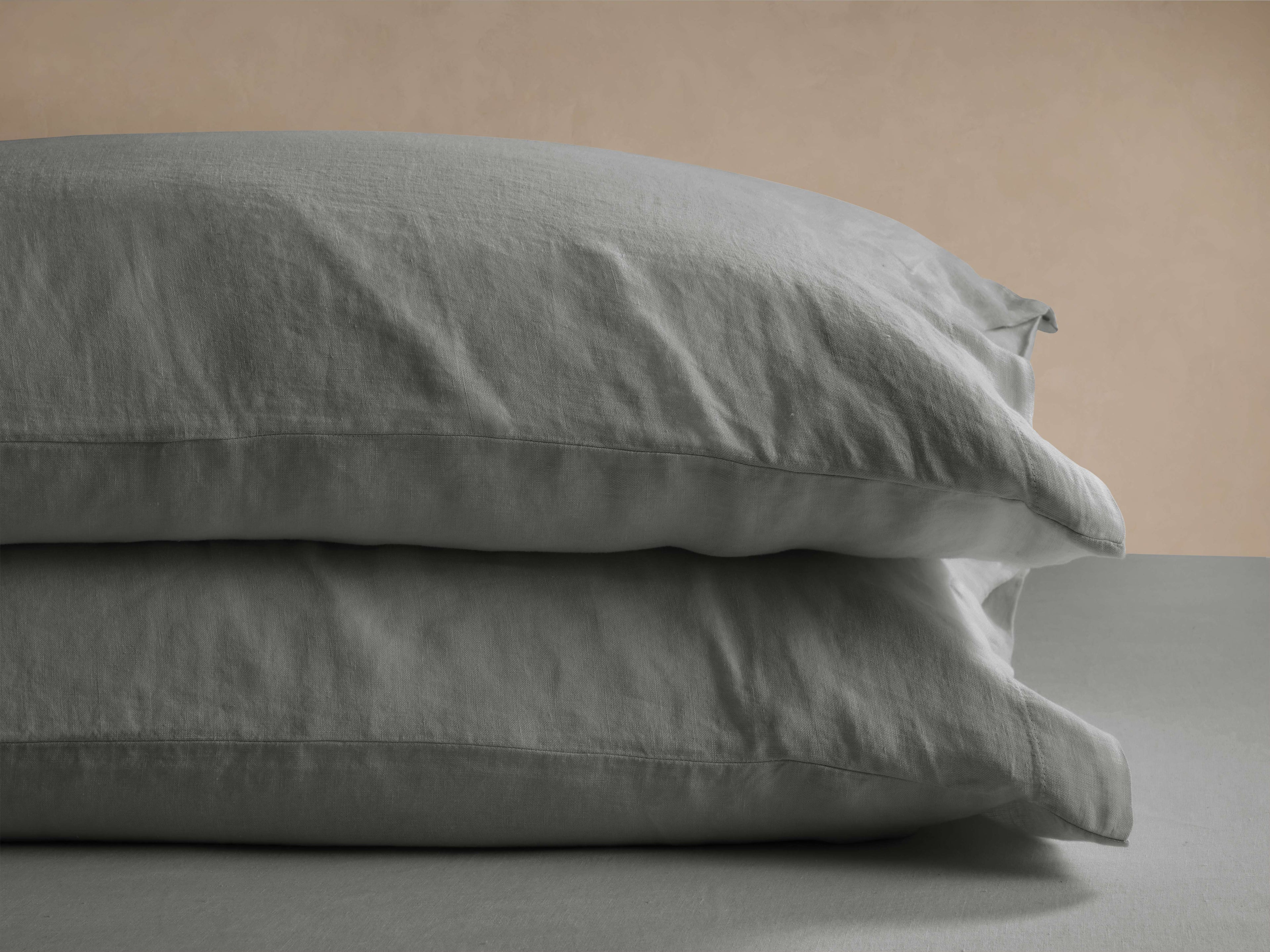 Taies d'oreiller standard en lin italien teint en pièce, couleur anthracite (lot de 2)