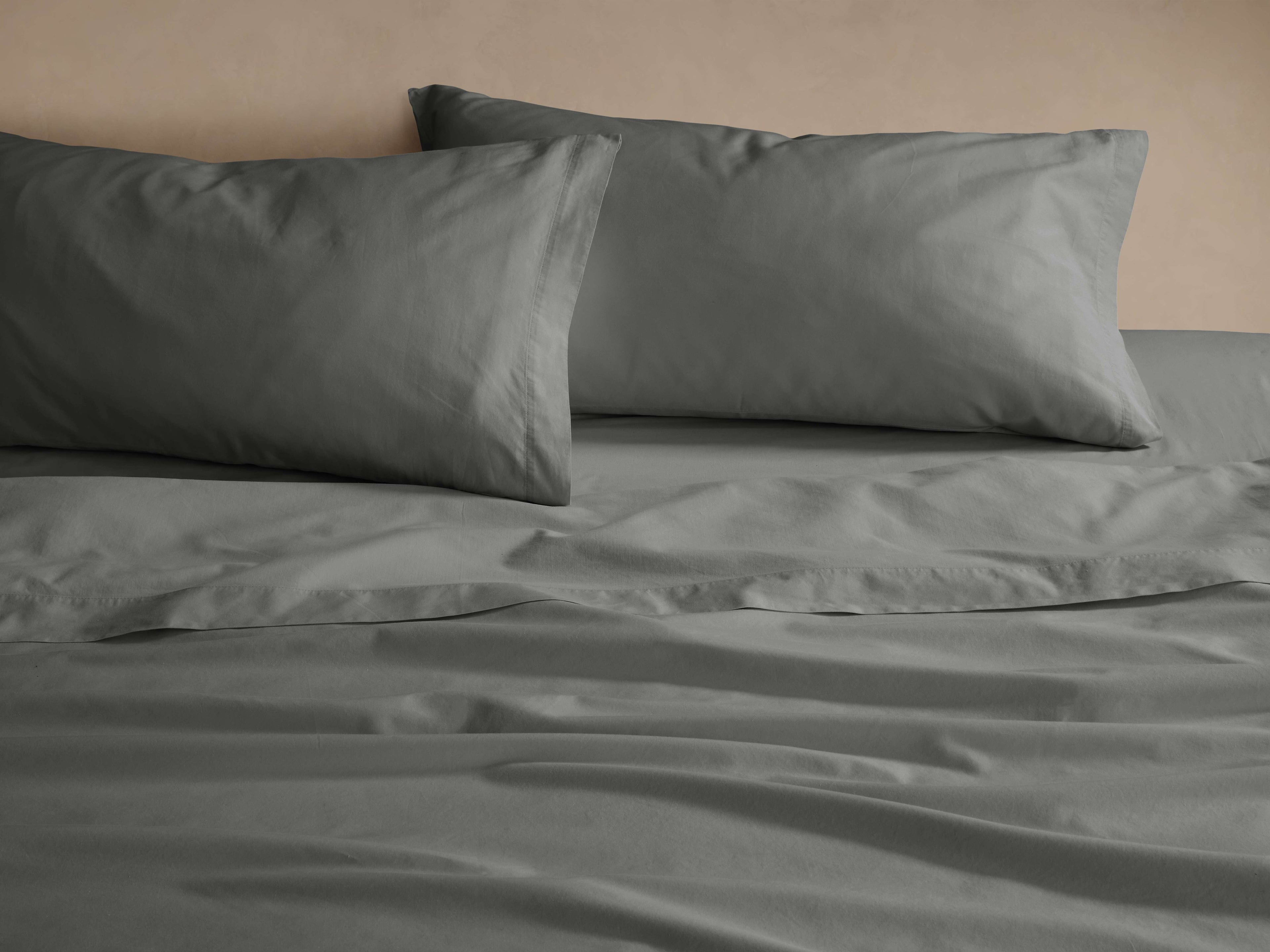 Parure de draps en satin italien teint en pièce, couleur anthracite