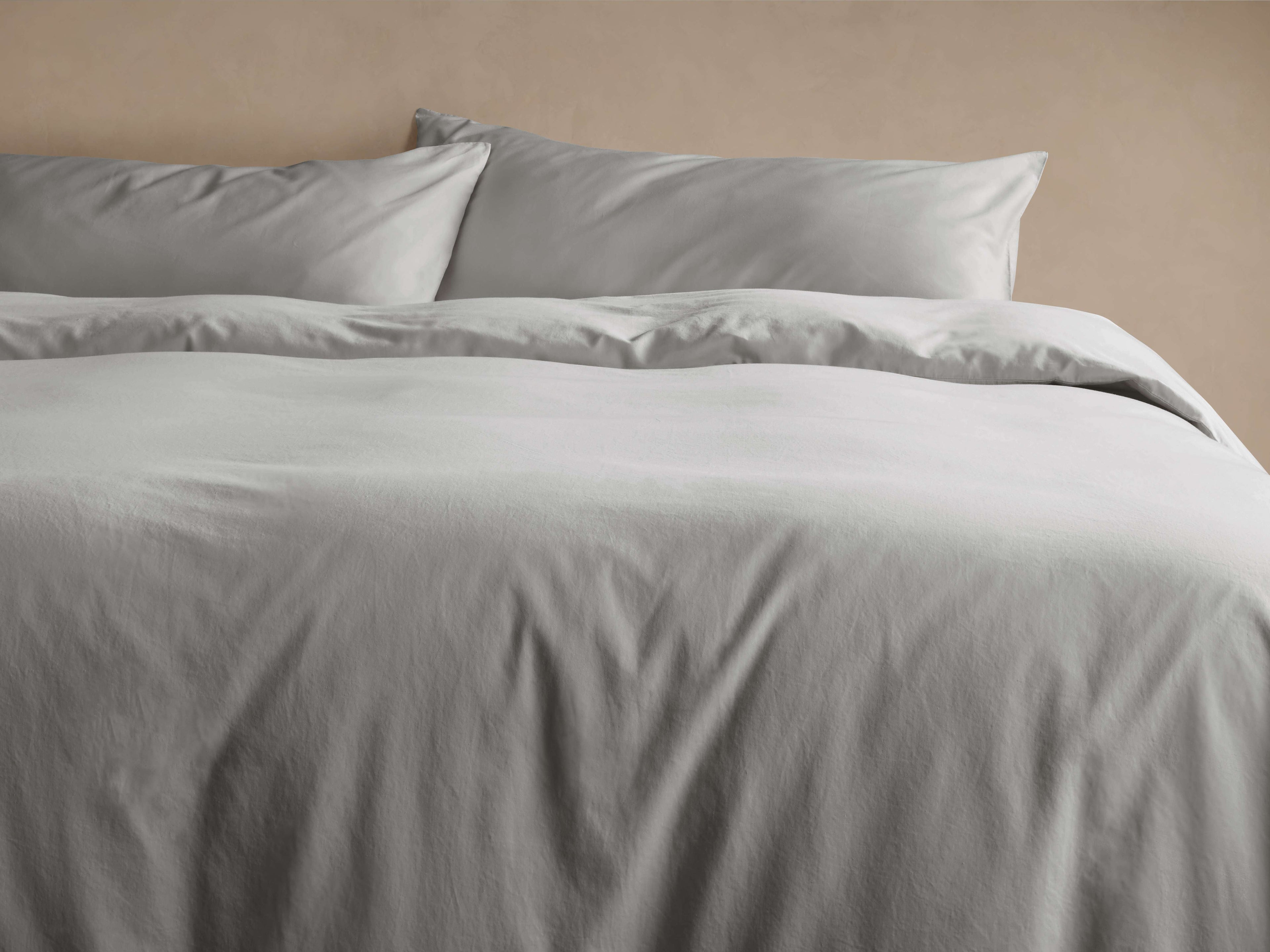 Parure de couette queen size en satin italien teint en pièce, couleur brouillard