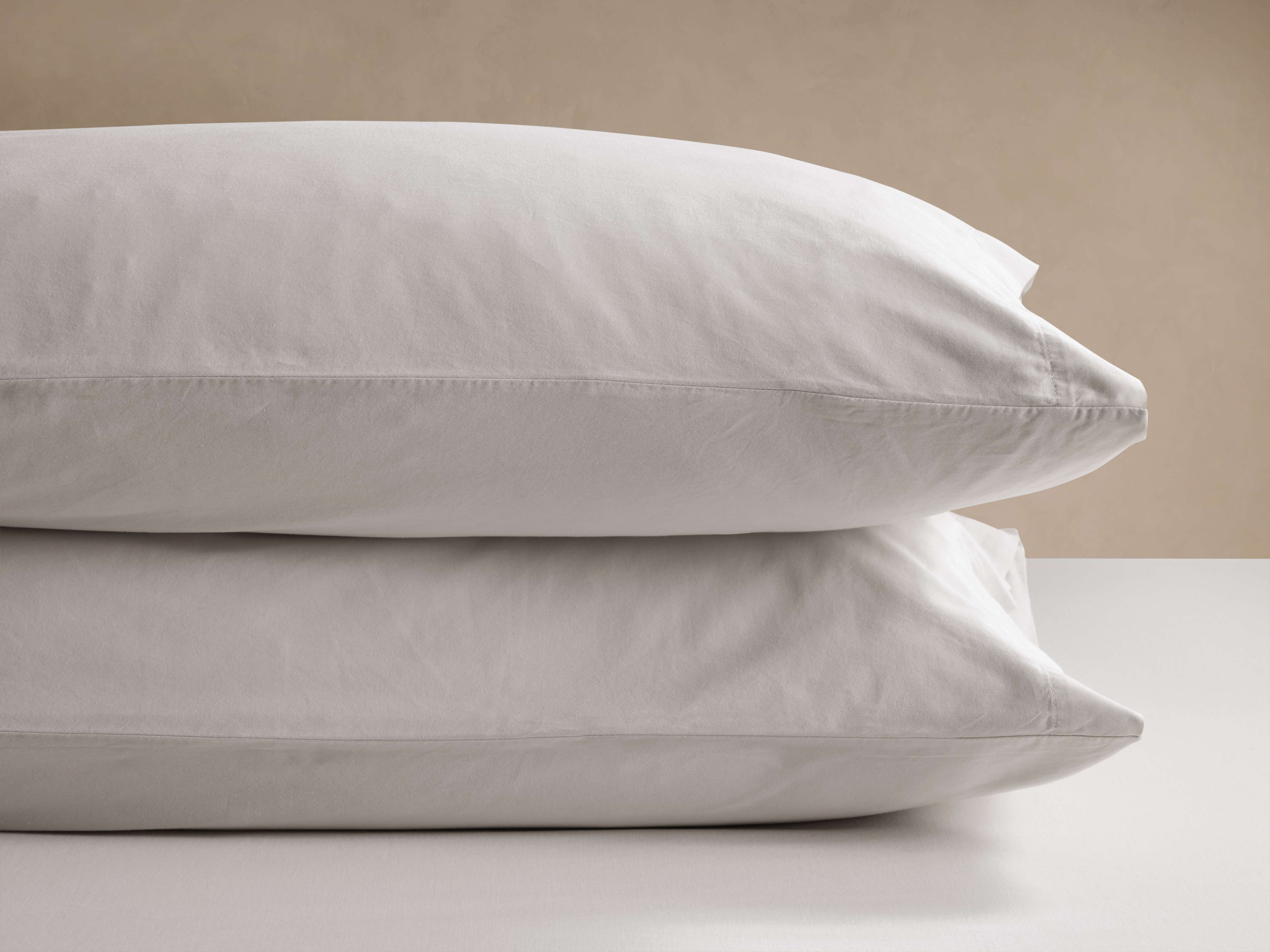 Taies d'oreiller en satin italien teint en pièce, couleur naturelle (lot de 2)