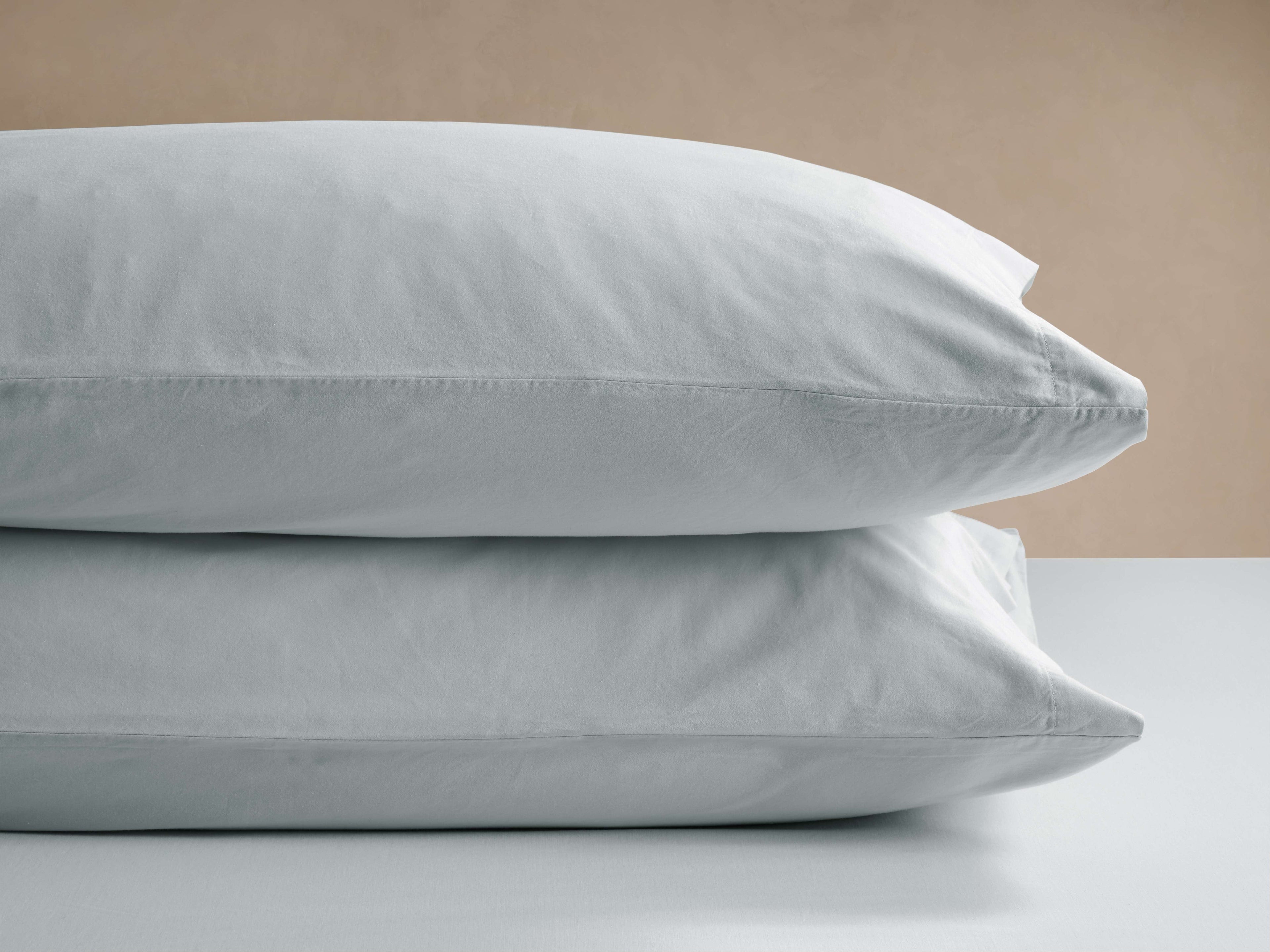 Taies d'oreiller en satin italien teint en pièce, couleur ciel (lot de 2)