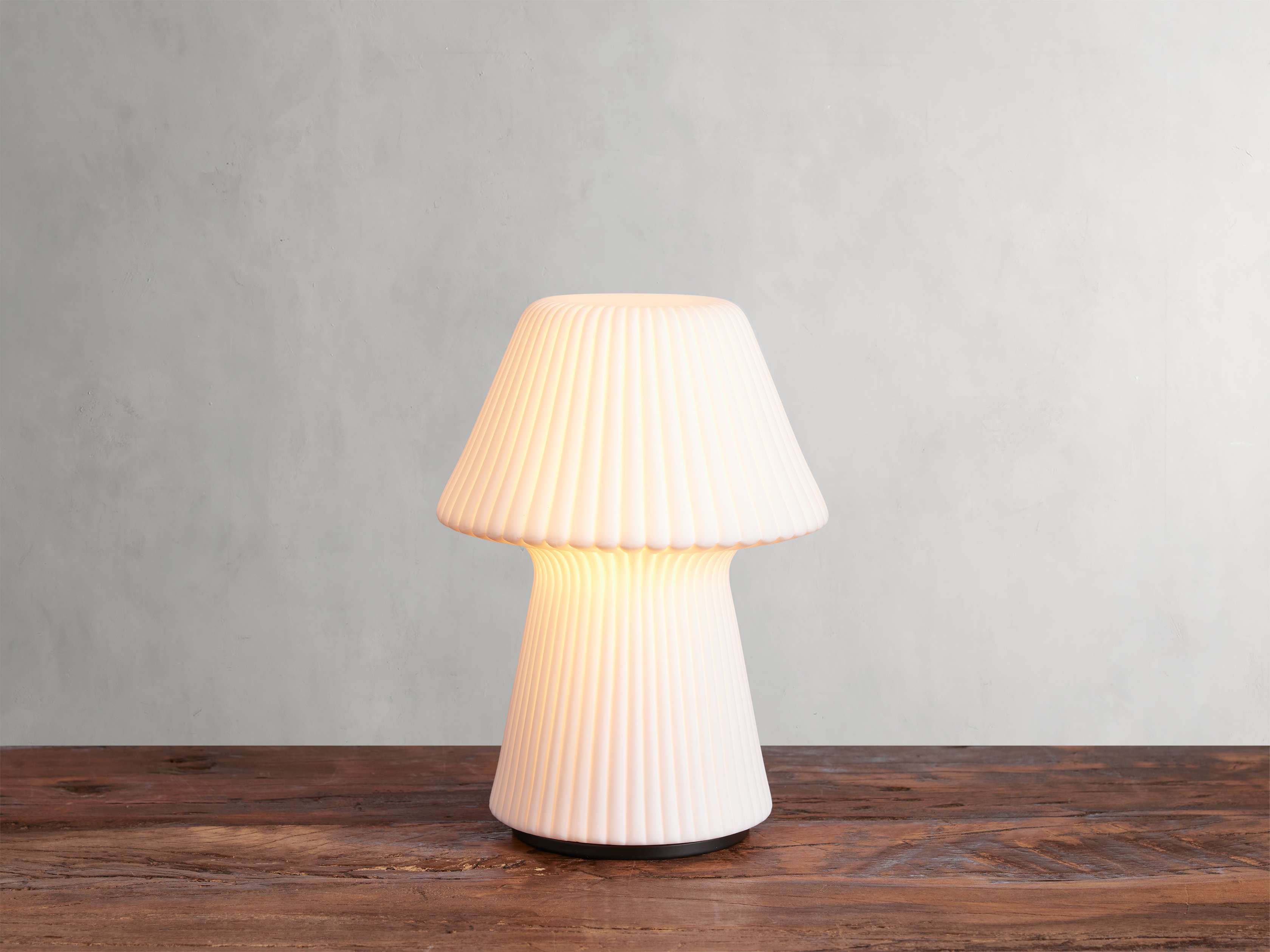 Lampe de table d'extérieur rechargeable en porcelaine Daine