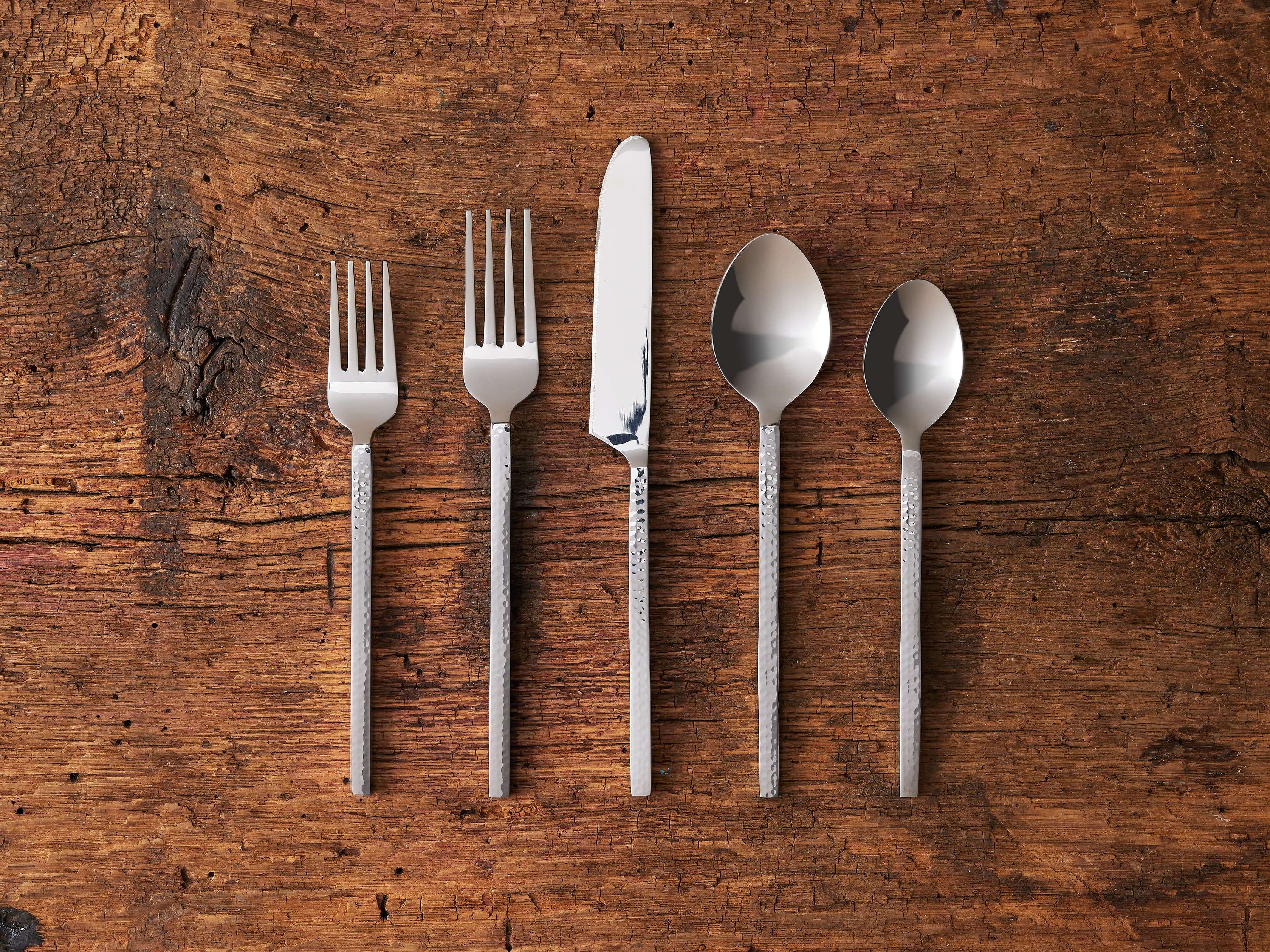 Service de table cinq pièces Sethian