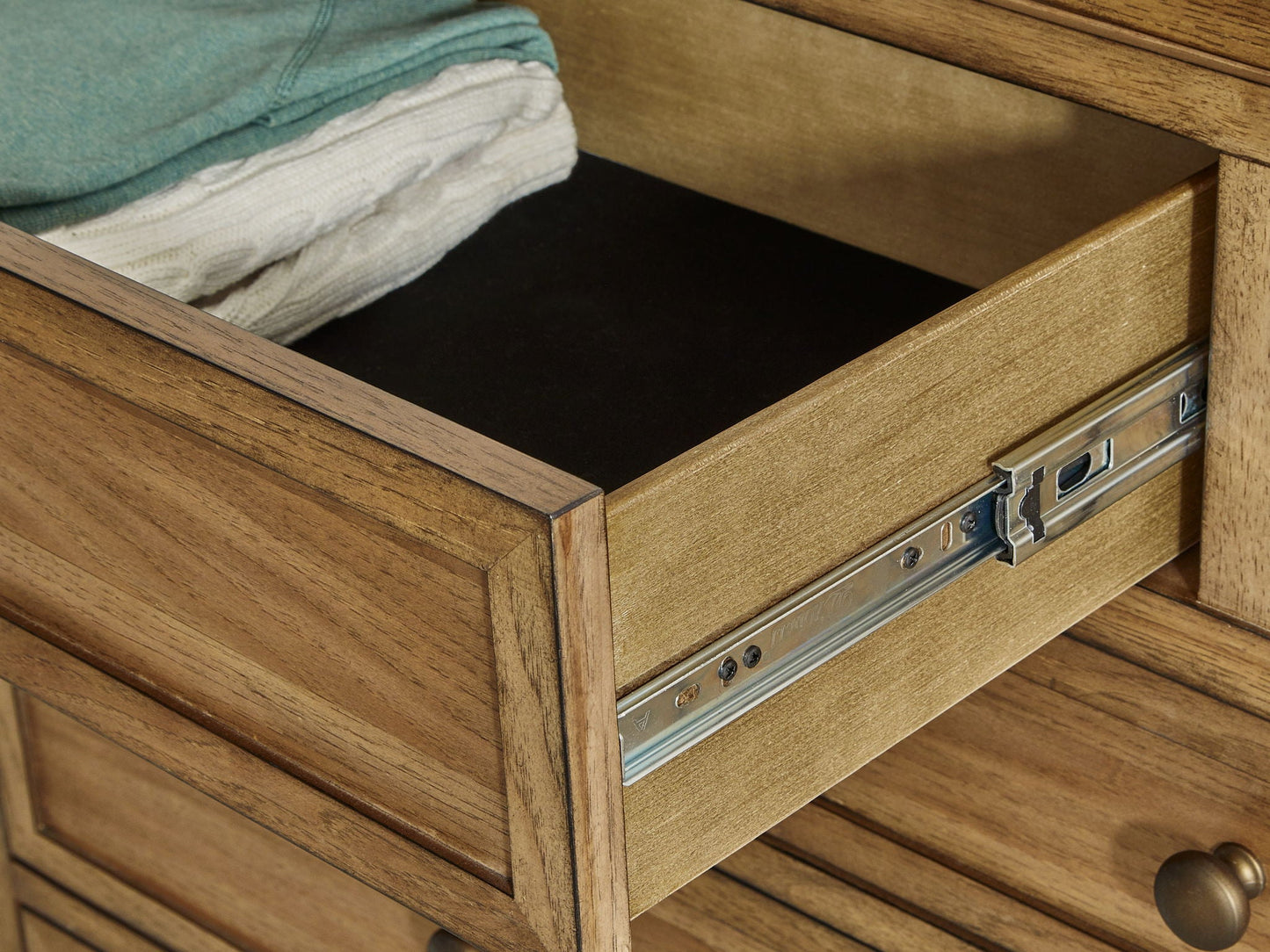 Sharlance - Commode