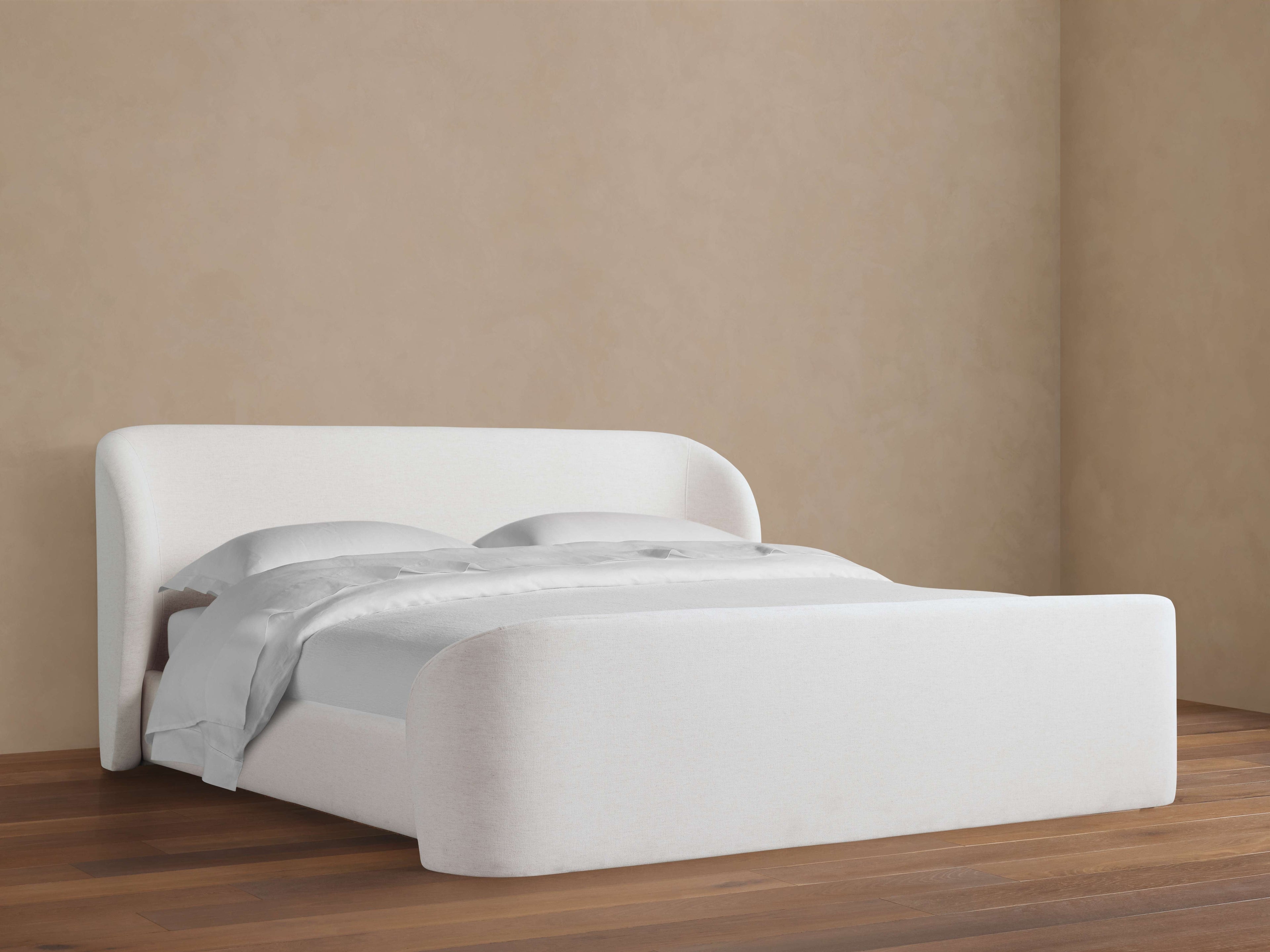 Lit Adalynn avec pied de lit haut